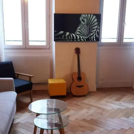 Apartment Bel Parisien, Typique Du Marais Paris